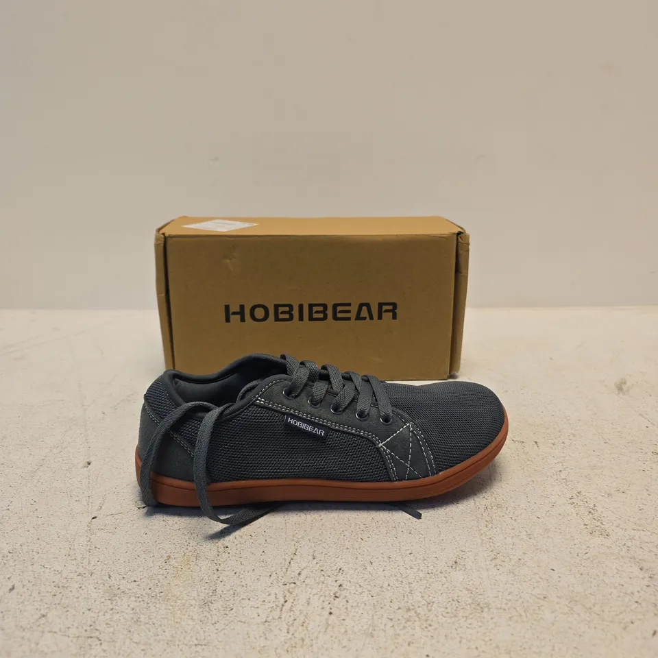 HOBIBEAR MEN'S CASUAL TRAINERS – GREY FABRIC, BOXED SIZE UK 39