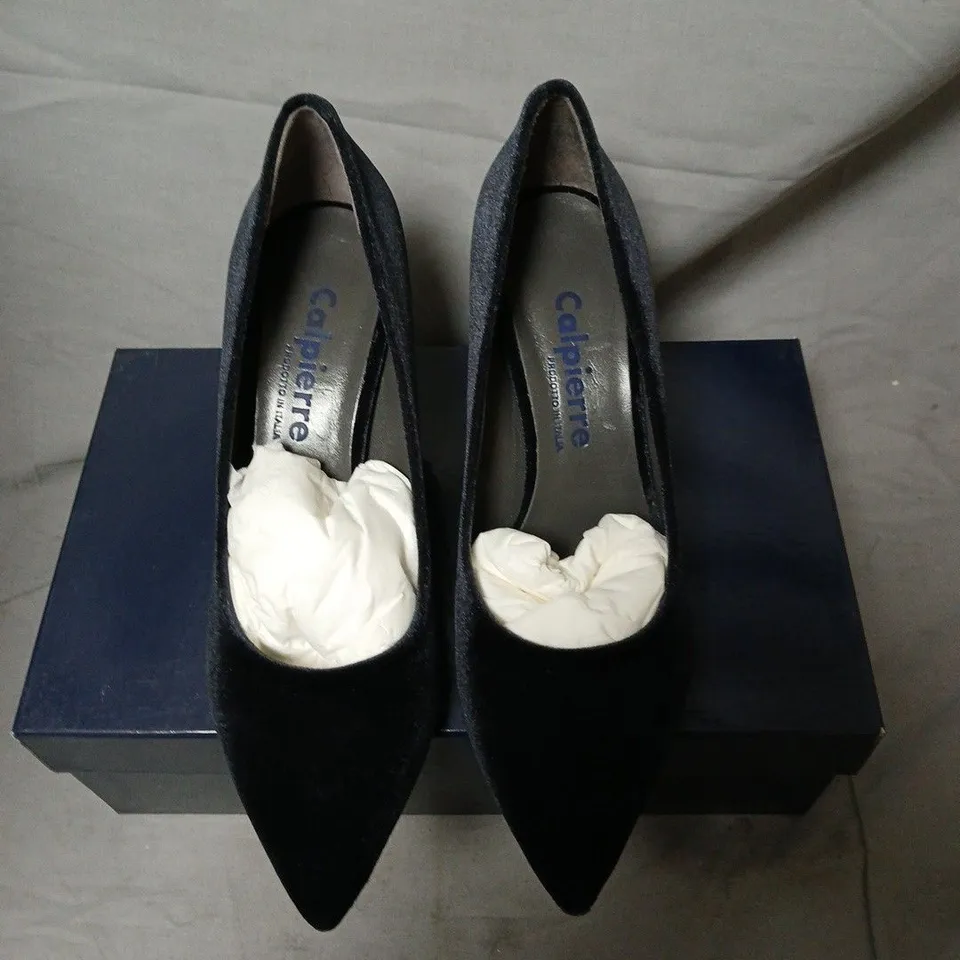 CALPIERRE VELVET PUMPS – VELLUTO NERO, UK 6.5 (EU 39.5)