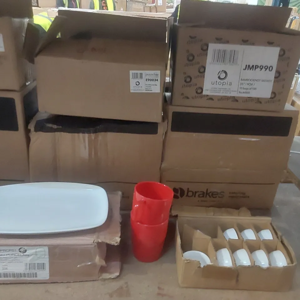 LOT OF ASSORTED CATERING AND RESTAURANT PRODUCTS TO INCLUDE; DISHES, CUPS, PLATES, STAINLESS STEEL CLEANER ETC