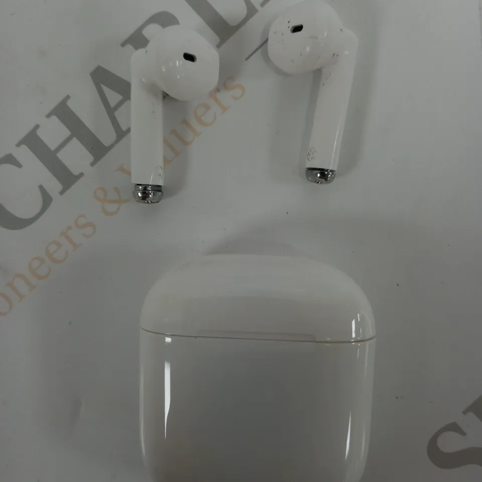 WHITE WIRELESS BLUTOOTH EARPHONES