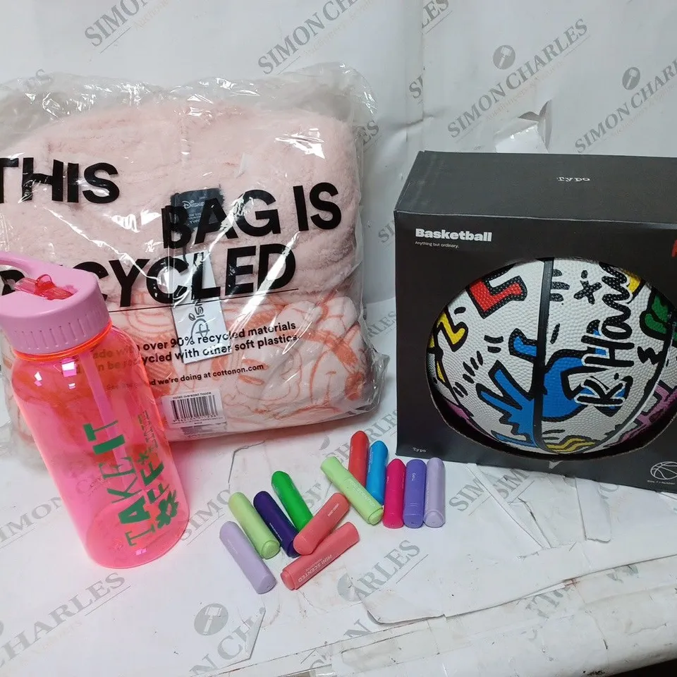 APPROXIMATELY 4 COTTON ON ITEMS INCLUDING BASKETBALL, THROW, HIGHLIGHTERS