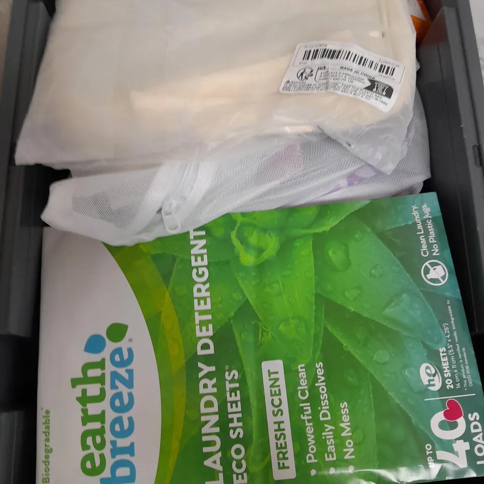 BOX OF APPROXIMATELY 15 ASSORTED ITEMS TO INCLUDE - LAUNDRY DETERGENT, TALLOW + WASH SET, HYDROMETER THERMOMETER ETC
