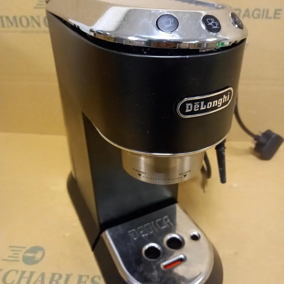 DE'LONGHI DEDICA COFFEE MACHINE