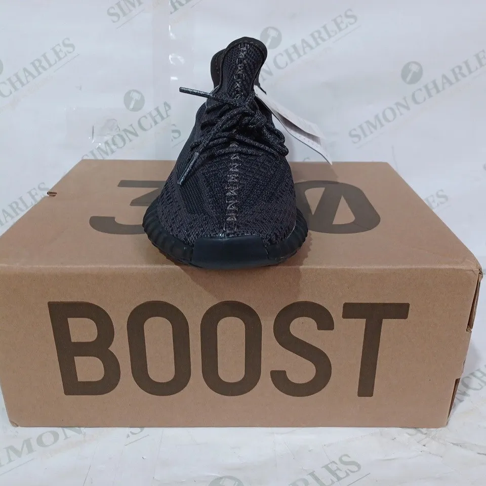 BOXED PAIR OF ADIDAS YEEZY BOOST 350 V2 SHOES IN GREY UK SIZE 8