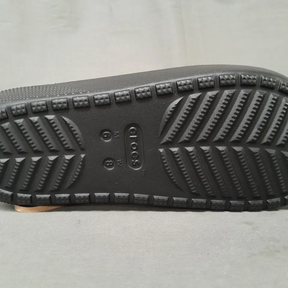 PAIR OF CROCS CLASSIC SLIDE V2 FOOTBED SLIDERS IN BLACK UK SIZE M5/W6