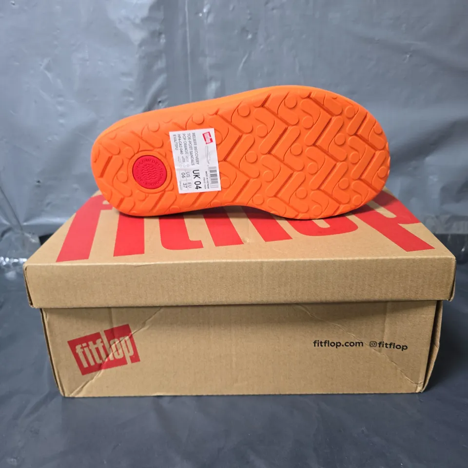 FITFLOP THONG SANDALS - ORANGE - SIZE 4
