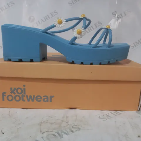 BRAND NEW BOXED PAIR OF KOI VEGAN LEATHER BLOOMING DAISY OASIS STRAPPY SLIDERS IN BLUE UK SIZE 10
