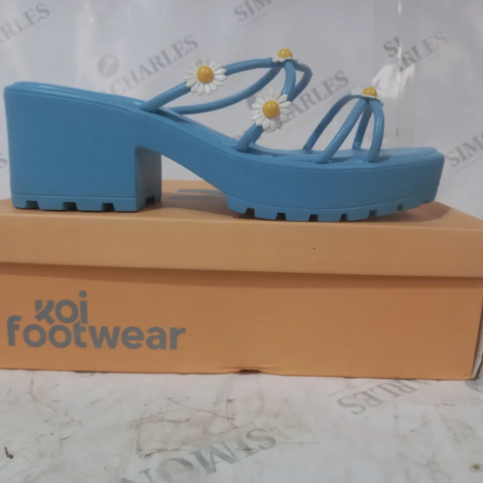 BRAND NEW BOXED PAIR OF KOI VEGAN LEATHER BLOOMING DAISY OASIS STRAPPY SLIDERS IN BLUE UK SIZE 10