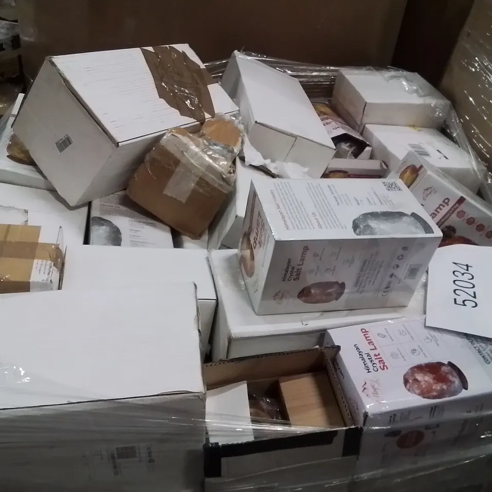 PALLET CONTAINING LARGE QUANTITY OF SALT LAMPS 