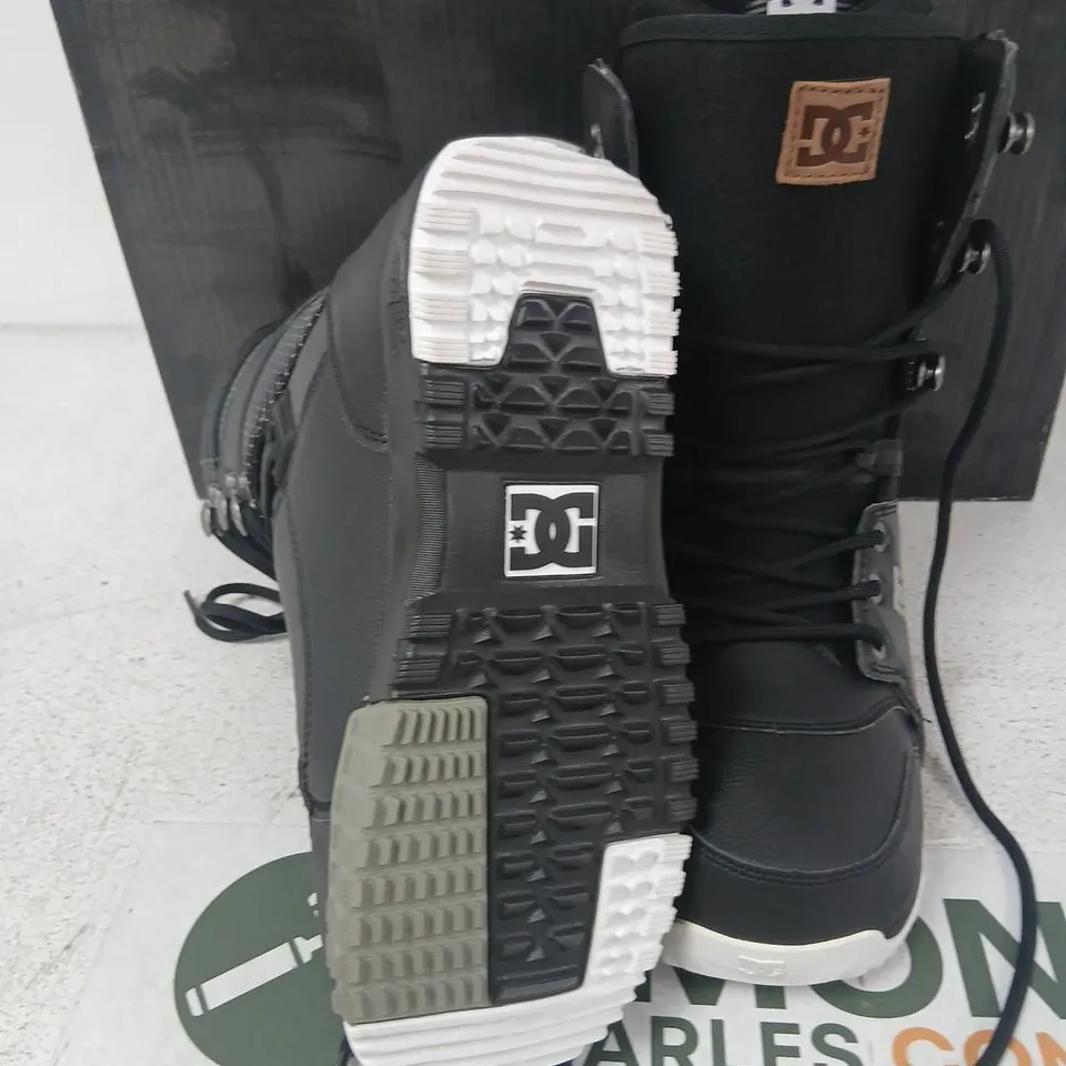 DC MUTINY MEN'S SNOWBOARD BOOTS – BLACK, UK 8 (US 9) – BOXED