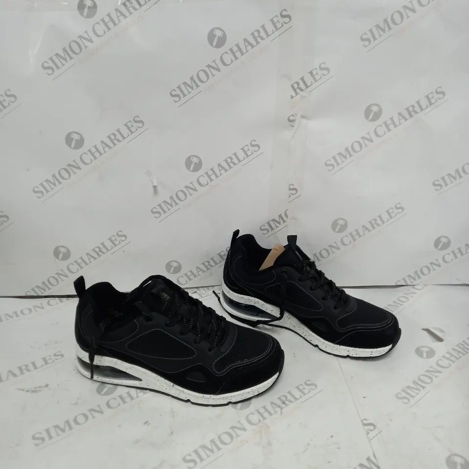 SKETCHERS STREETS UNO 2 TRAINER BLACK SIZE 5 - BOXED