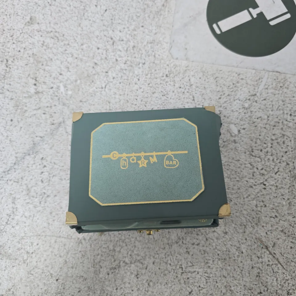 14K GOLD-PLATED BRACELET IN GREEN PRESENTATION BOX