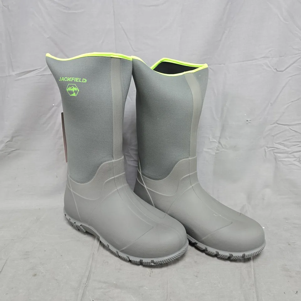 BOXED PAIR OF JACKFIELD OUTDOOR BOOTS IN GREY SIZE 13