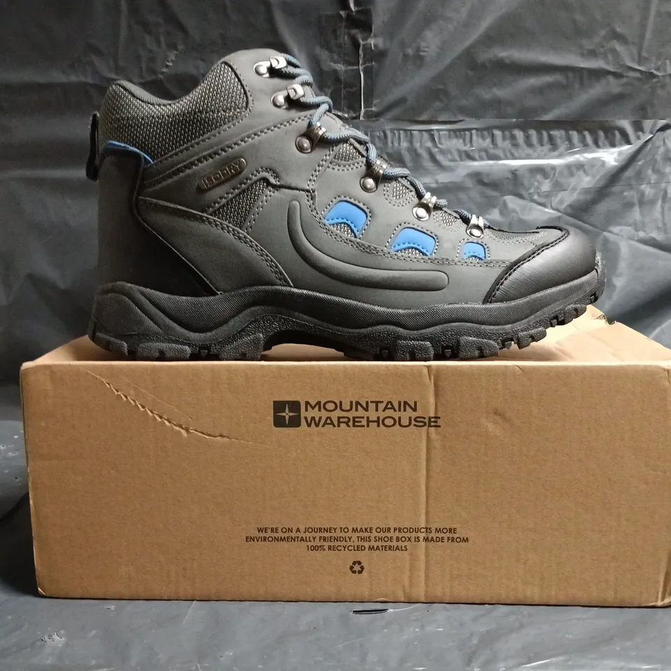 BOXED PAIR OF MOUNTAIN WAREHOUSE ADVENTURER WATERPROOF HIKING BOOTS IN GREY SIZE UK 9.5