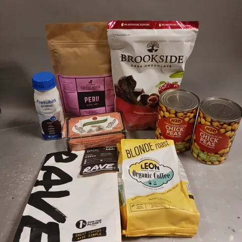 APPROXIMATELY 15 ASSORTED FOOD/DRINK PRODUCTS TO INCLUDE KTC CHICK PEAS, BROOKSIDE DARK CHOCOLATE, RAVE COFFEE ETC