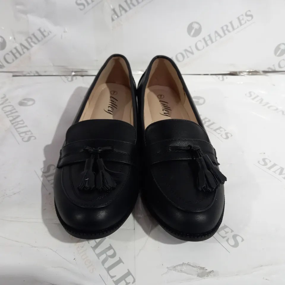 LILLEY SIZE 7 BLACK PUMPS