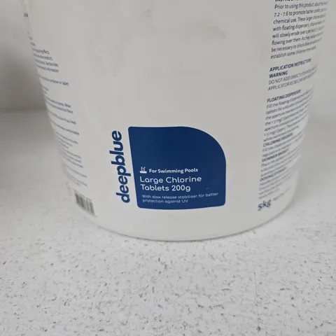 DEEPBLUE POOL CHEMISTRY: LARGE CHLORINE TABLETS 200G (5KG TUB) + 50 TEST STRIPS 6-IN-1