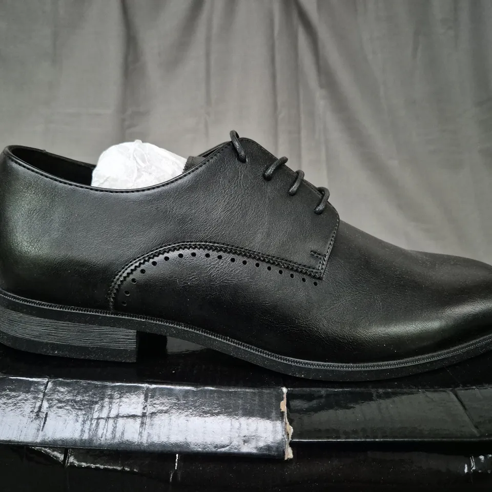 BOXED BURTON MENS WEAR BLACK LEATHER LOOK DERBY SHOES - SIZE 10