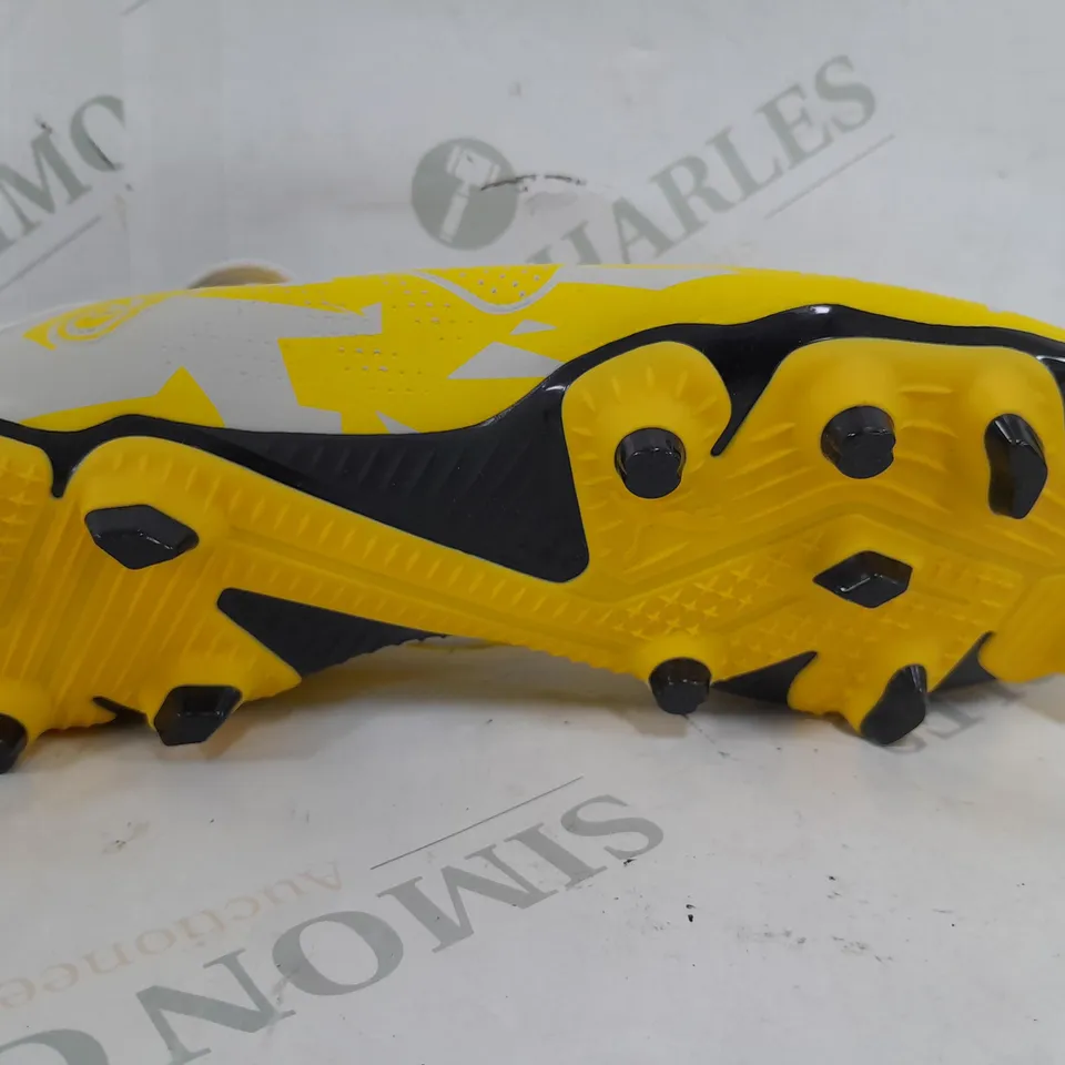 PAIR OF PUMA LACE UP FOOTBALL BOOTS IN YELLOW/GREY - UK 3.5