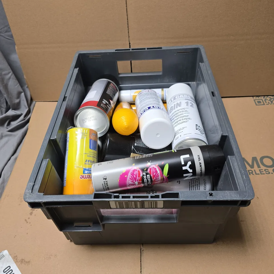 TOTE OF APPROXIMATELY 15 ASSORTED AEROSOL PRODUCTS TO INCLUDE LYNX, THE RITUAL OF SAKURA, AUTO PAINT RENAULT 369, WOOD SILK ETC