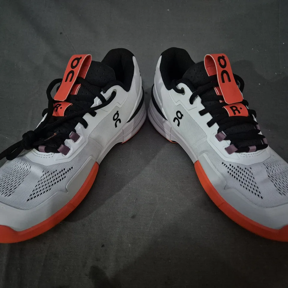 PAIR OF ON SHOE SIN WHITE/ORANGE/BLACK UK SIZE 9