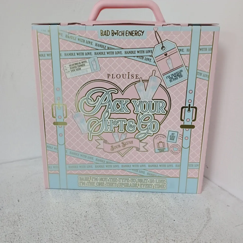 PINK HEALTH & BEAUTY GIFT SET – MAKE IT MELT/MAKEUP KIT IN CASE