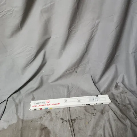 BOX OF APPROXIMATELY 20 ASSORTED HOUSEHOLD ITEMS INCLUDING DOG HARNESS , CHRISTMAS WRAPPING PAPER AND INDUCTION LAMP 