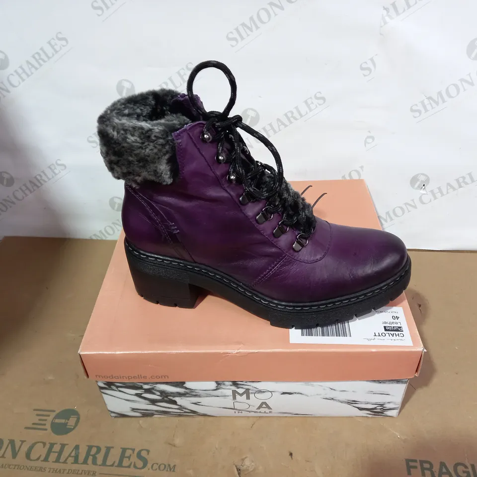 BOXED PAIR OF MODA IN PELLE BOOTS - SIZE 40