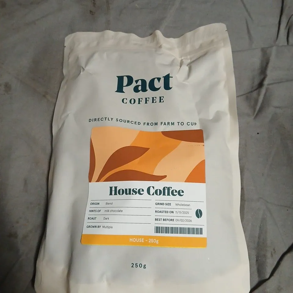 APPROXIMATELY 10 ASSORTED FOOD ITEMS INCLUDING PACT COFFEE , HUEL VITAMIN DRINK AND LUCOZADE ORIGINAL