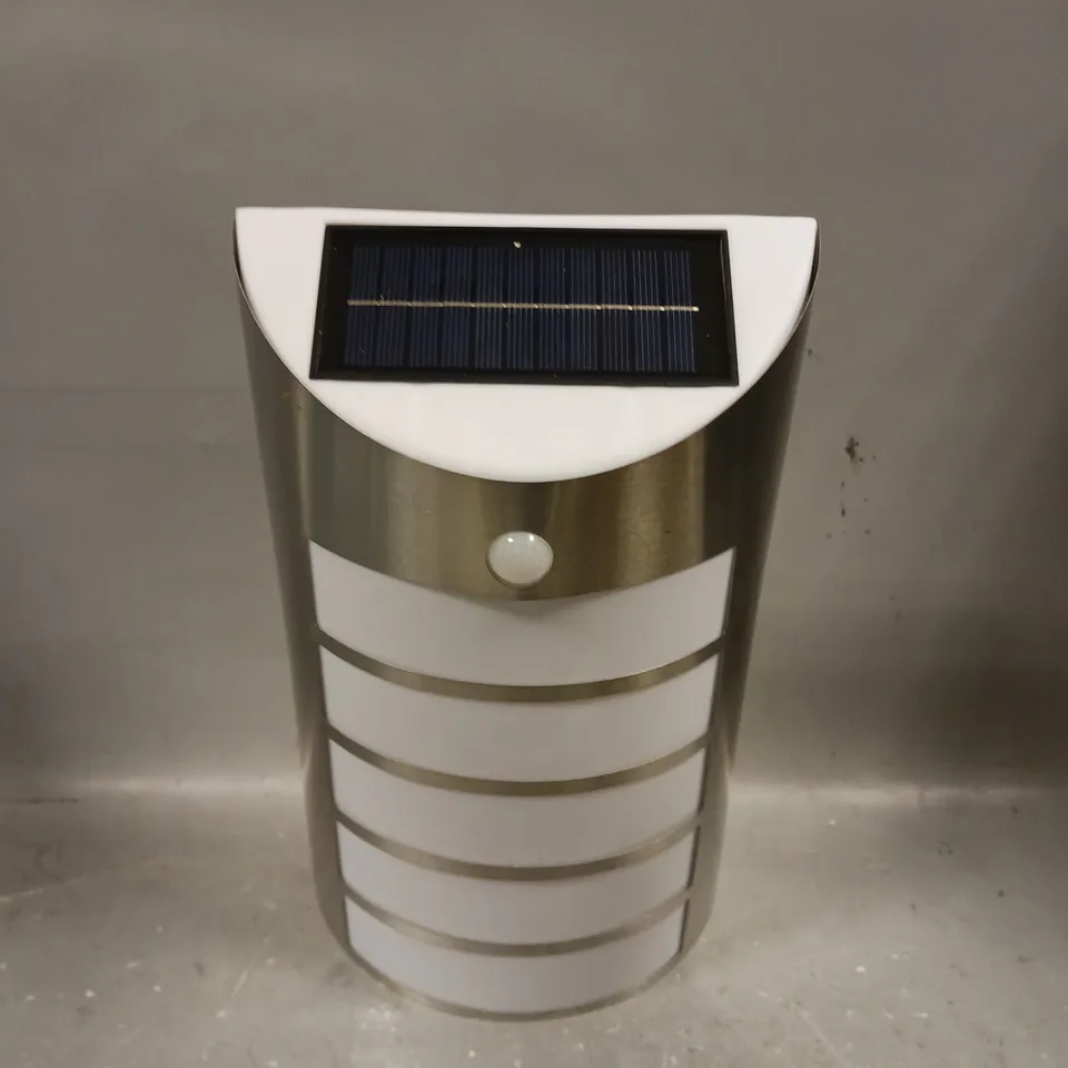 PIR SOLAR WELCOME LIGHT  RRP £39.99