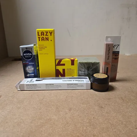 TOTE OF APPROXIMATELY 20 ASSORTED COSMETIC ITEMS TO INCLUDE LAZY TAN, NIVEA, NO 7 STAY PERFECT, 2 PACK HUMBLE TOOTHBRUSH, MARSEILLE SOAP ETC