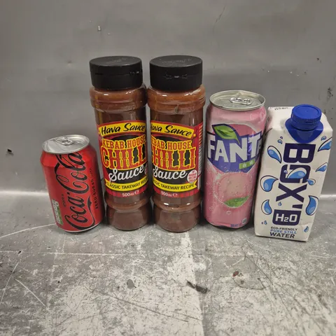 APPROXIMATELY 12 ASSORTED FOOD/DRINK PRODUCTS TO INCLUDE CHILLI SAUCE, FANTA, BOX' H20 ETC 