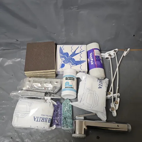 BOX OF ASSORTED HOUSEHOLD ITEMS TO INCLUDE BAGS, BRITA 