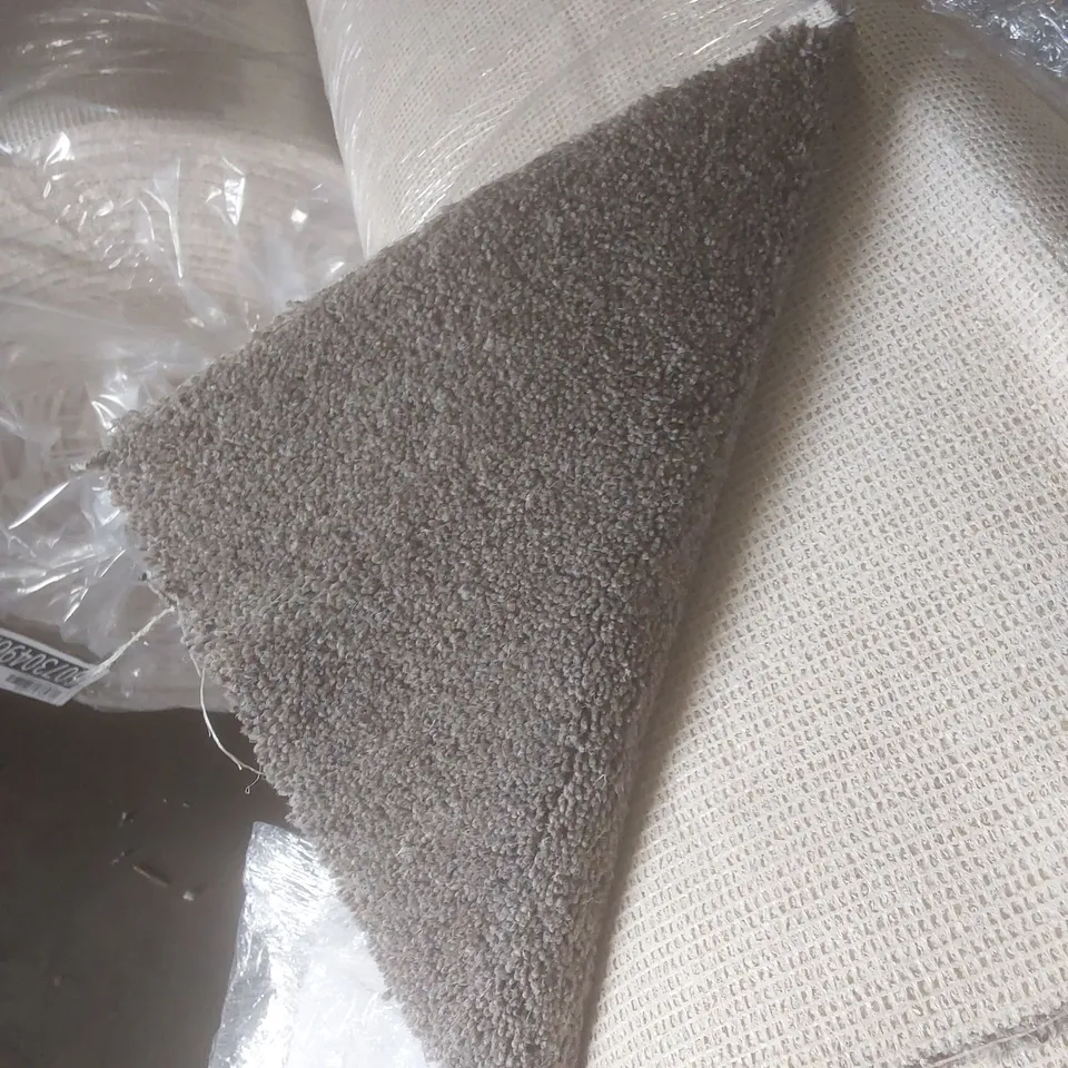 ROLL OF QUALITY SWALEDALE GRANITE CARPET // SIZE: APPROX 4 X 4.1m