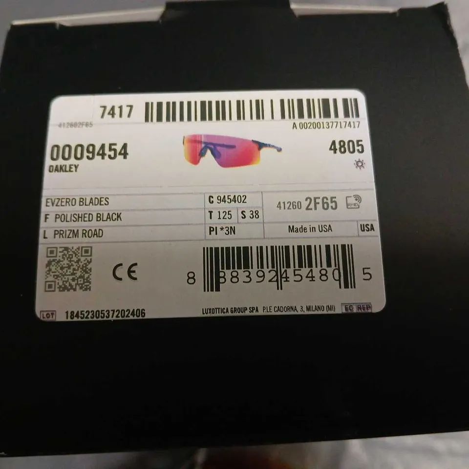 BOXED PAIR OF OAKLEY SPORTS STYLE GLASSES