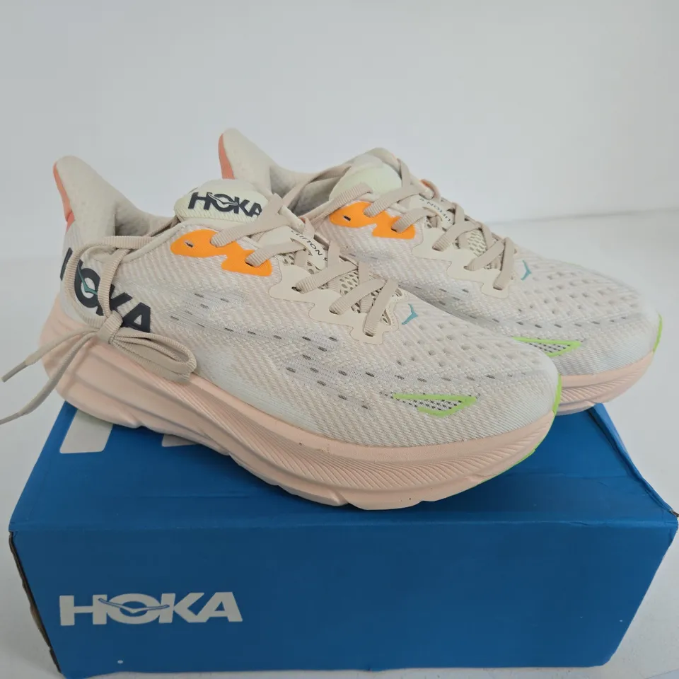 HOKA CLIFTON 9 SIZE 7.5 