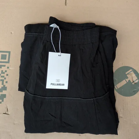 PULL & BEAR SKIRT IN BLACK SIZE SMALL