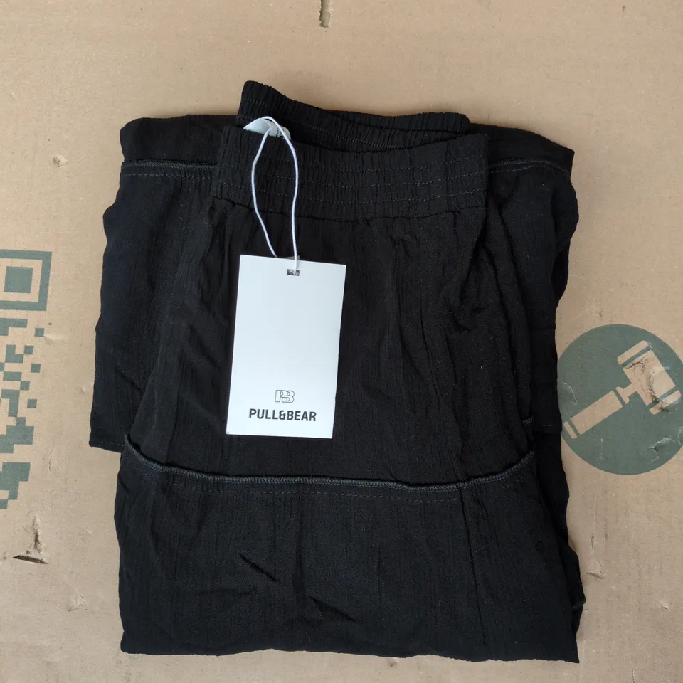 PULL & BEAR SKIRT IN BLACK SIZE SMALL