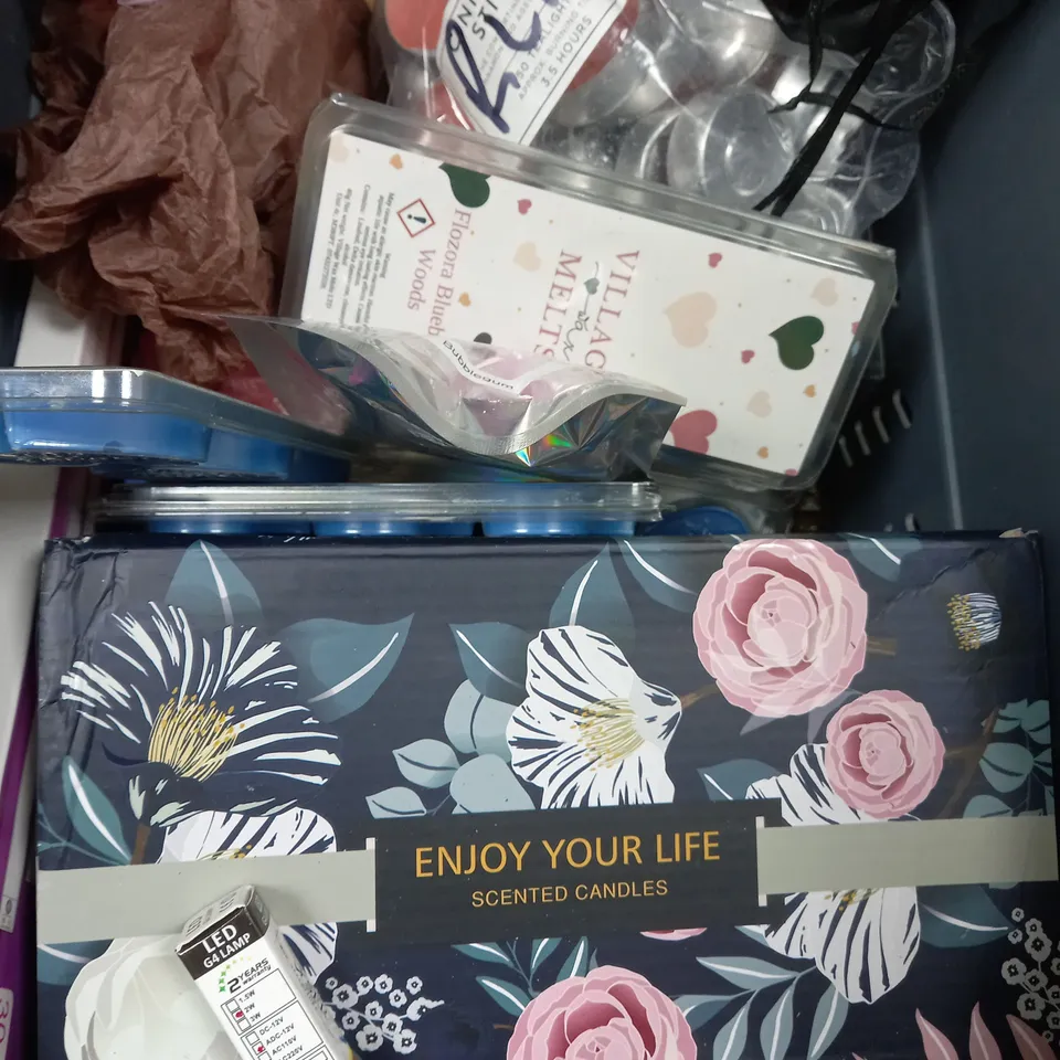 BOX OF APPROXIMATELY 11 ASSORTED ITEMS TO INCLUDE - TEALIGHT CANDLES , VILLAGE MELTS , G45 FILAMENT BULB ETC