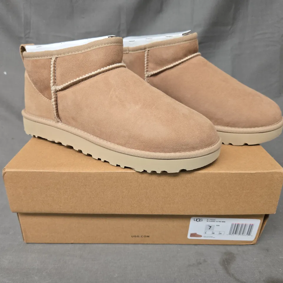 BOXED PAIR OF UGG WOMEN'S CLASSIC ULTRA MINI SHOES IN SAND UK SIZE 5