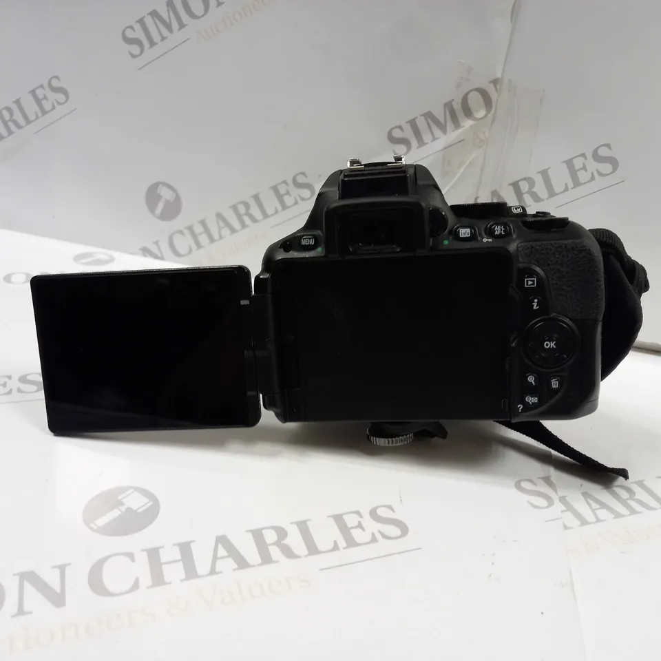 NIKON D5500 DIGITAL CAMERA WITH CARRY CASE 