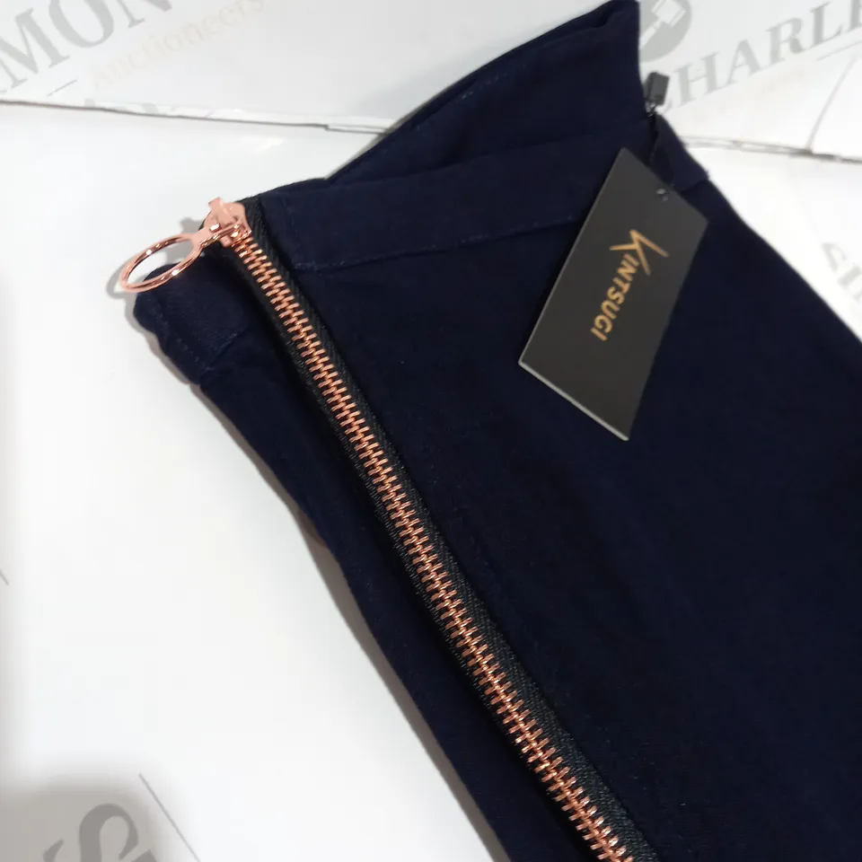 BOX OF CLOTHING ITEMS TO INCLUDE 5 X NAVY JEANS WITH ROSE GOLD ZIPS & 5 X NAVY JOGGING BOTTOMS WITH SILVER STRIPES 