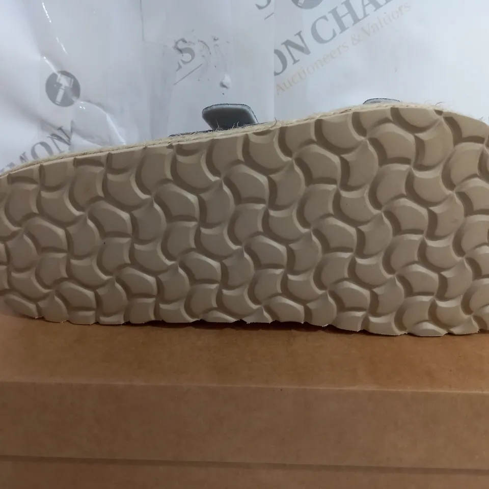 BONOVA FLORAL ESPADRILLE FOOTBED SANDAL - SIZE 7