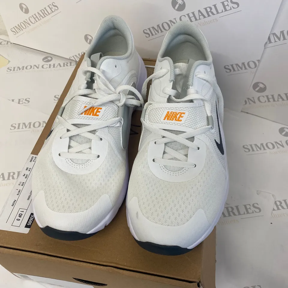 BOXED PAIR OF NIKE WHITE TRAINERS SIZE 10.5