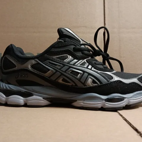 PAIR OF ASICS TRAINERS IN BLACK/SILVER/GREY SIZE UK 9