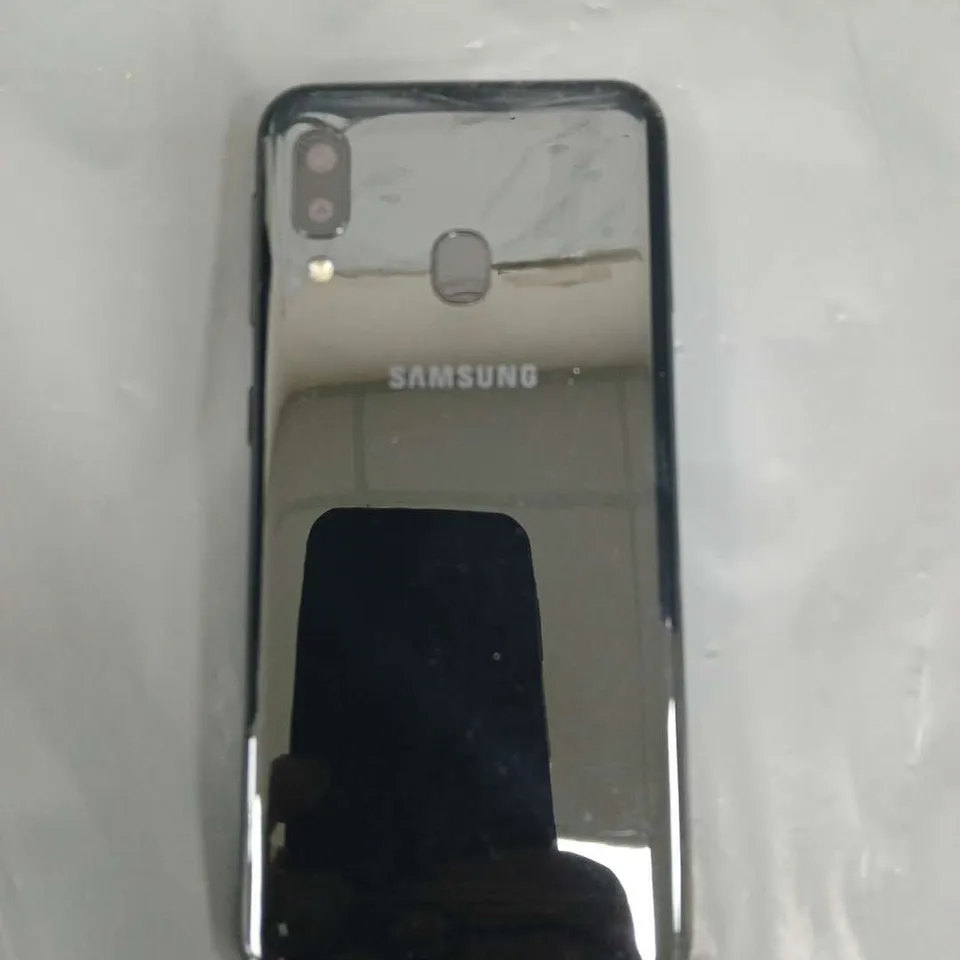 UNBOXED SAMSUNG MOBILE PHONE IN BLACK - SM-A202F/DS