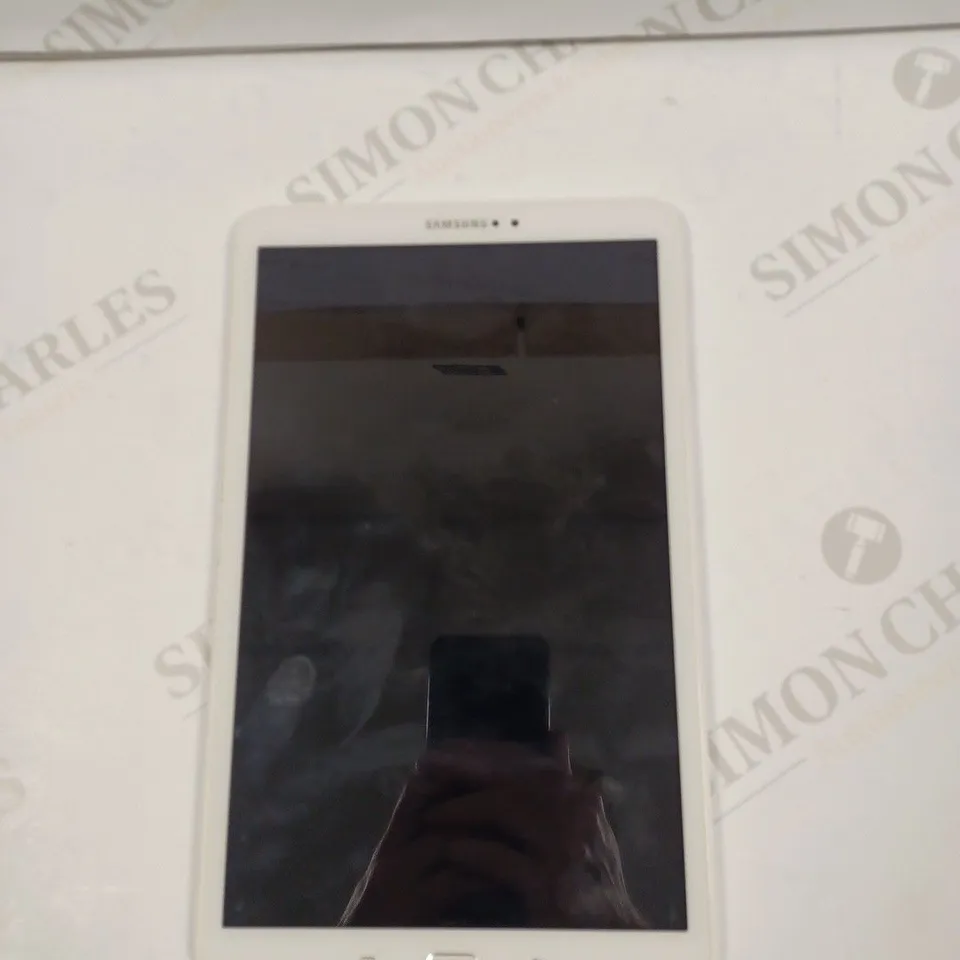 SAMSUNG SM-T580 IN WHITE 