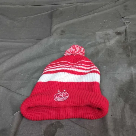 BOX OF APPROXIMATELY 20 ASSORTED CLOTHING ITEMS TO INCLUDE: ABERDEEN HAT AND SILVER TIE