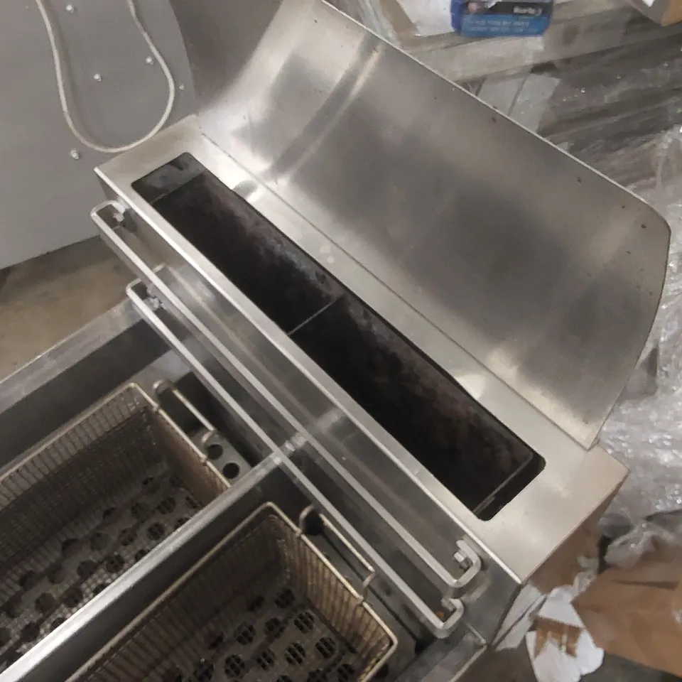 BLUE SEAL VEE RAY COMMERCIAL GAS FRYER