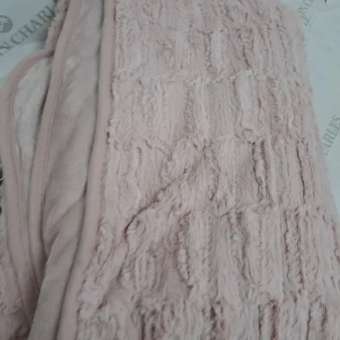 BOXED COZEE HOME FAUX FUR HEATED THROW IN PINK